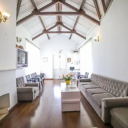 Pembroke Villa- 5 Bed Room Property Amidst The Tea Estates-3